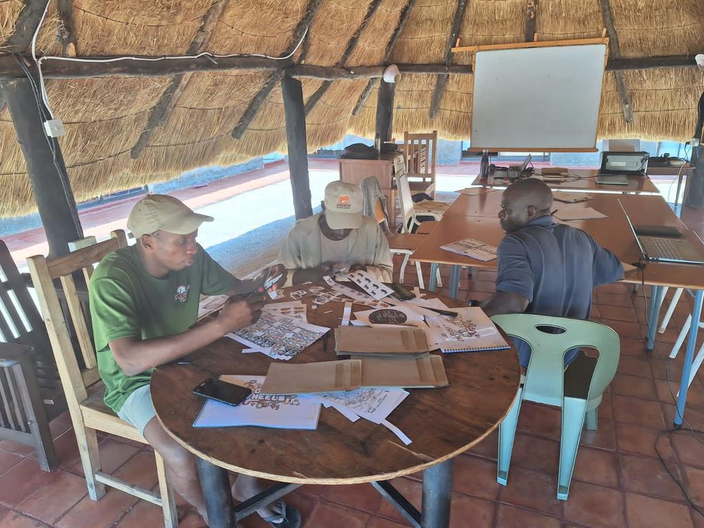 ISANGOHWA's tweet photo. Exciting news! We're thrilled to announce that we're currently working on our next two workshops under the #Isango and #Humani projects. Join us as we embark on a captivating journey of a travelling exhibition focused on climate change and its impact. 🌿🌎 #WorkInProgress https://t.co/VeLXT7M9o1