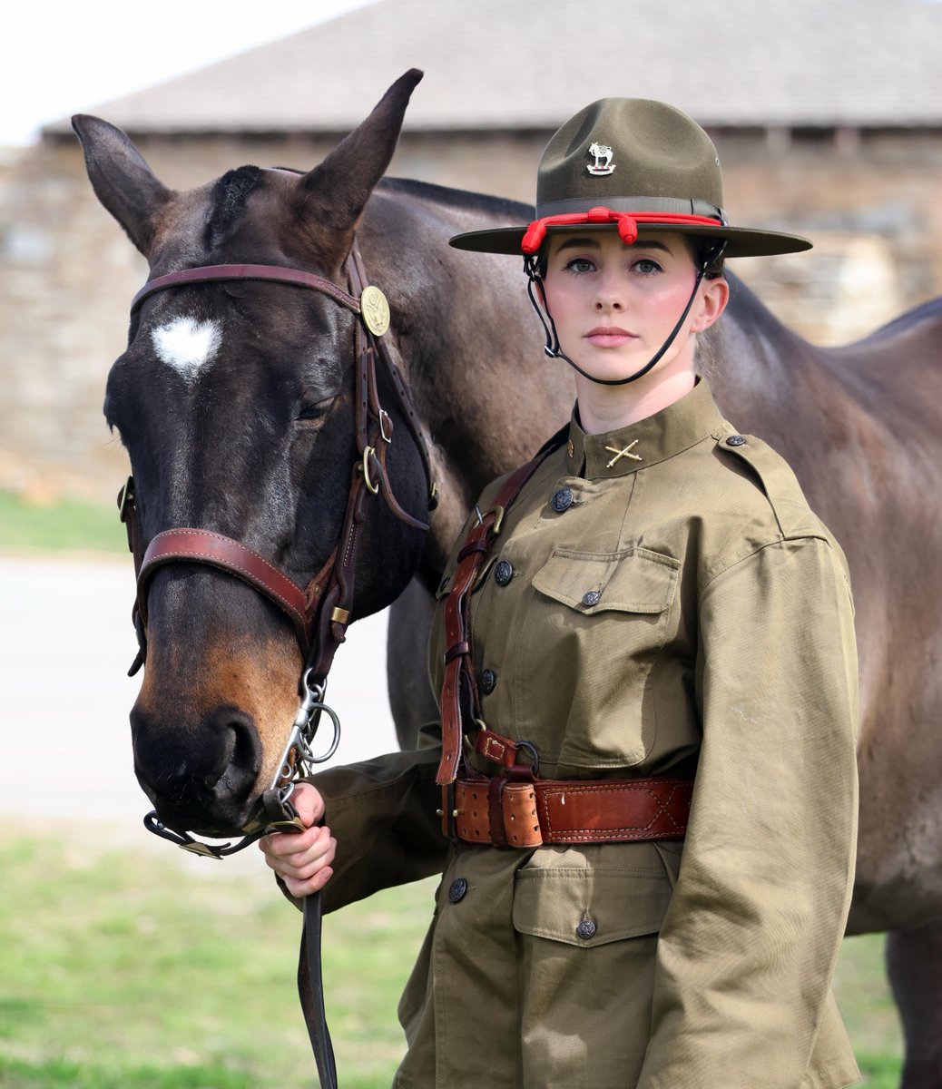 USArmyFortSill's tweet image. The Fort Sill Half Section lives out the Army Value of DUTY. Duty means being able to accomplish tasks as part of a team. Stay tuned as they prepare to compete in the #InternationalMountedMilitaryInvitational in Las Vegas later this month! #TeamSill #ArmyValues #BeAllYouCanBe