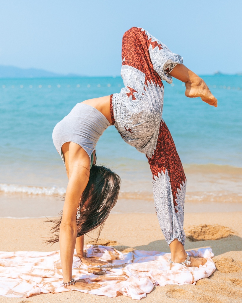 ElepantaStore's tweet image. Flow with the tide in Elepanta's beach-ready elephant pants. 🌊 Balance beauty and ease in designs crafted for sun salutations and shore explorations. Capture the essence of beach yoga with every stretch and breath.

#BeachYoga #ElepantaWave #StretchInStyle
