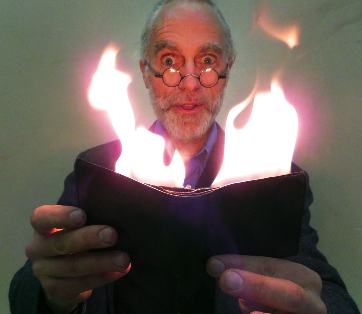 ConnRecyclers's tweet photo. Join us for an engaging Coffee Hour focusing on the art, science and “magic” of #recyclingeducation. Cyril "CJ" May, will share tips &amp; tricks from #bestpractices to #enviromagic that will help you and your #recycling program.  #ctwastecrisis https://t.co/ZrrEywIJsM https://t.co/LVki9vrM2e