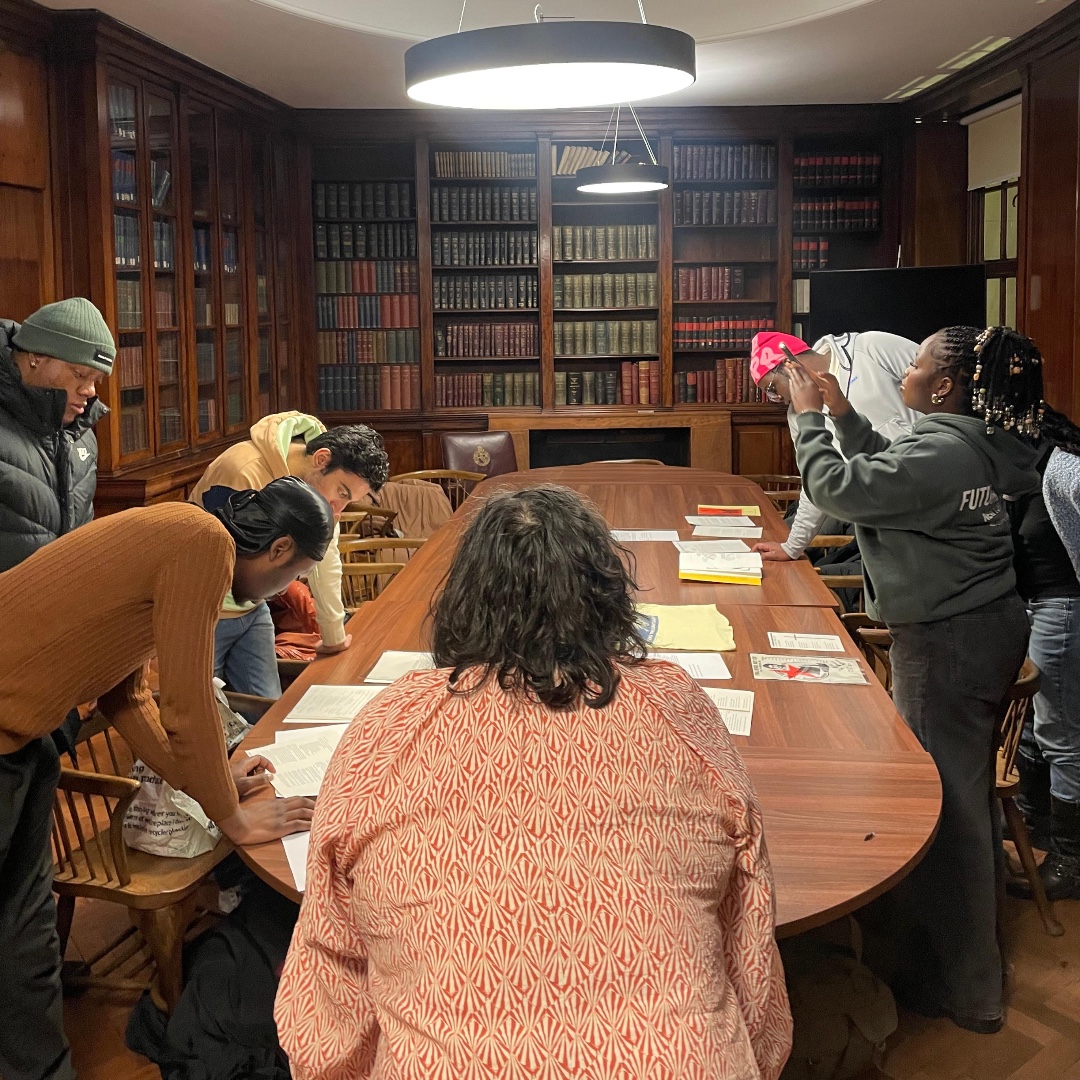 We got to visit the open-access library and diverse archives at @AIUCentre. Through their interactive session, we had great conversations surrounding race, migration, anti-racist activism and social justice. We are looking forward to planning our next session! 🙌​⚖️🤝