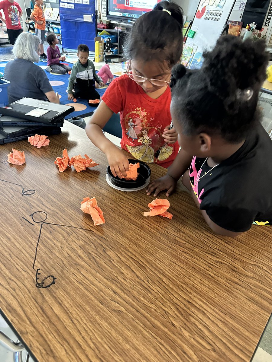 MrsAdamsEdu's tweet image. @BrentwoodMESE  Working on partners of 10 basketball style in @sandy_cash K class today! Thanks for letting me shoot some hoops 🏀🐑 #learningshouldbefun