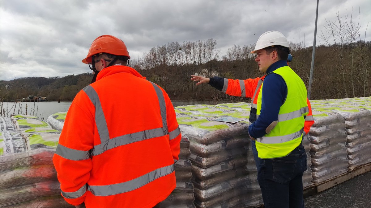 T_Houssin's tweet photo. ð Visite des carriÃĻres #Lafarge à #BerniÃĻres, #Muids et #Daubeuf, 1er site français de granulats alluvionnaires qui emploie 80 personnes sur ces 3 sites.
ðģ Discussions constructives avec les ÃĐquipes sur les dÃĐfis du secteur : gestion durable des ressources naturelles, rÃĐhabilitation des espaces, cadre de vie des habitants, difficultÃĐs du BTP et nouveaux projets.