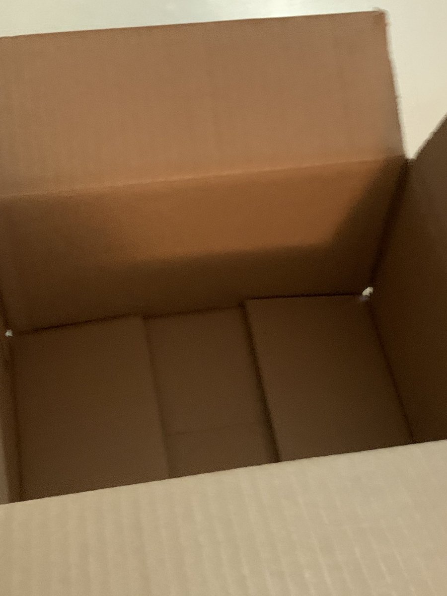 DRehpic's tweet photo. Really bummed with the packaging on my pumpkin patch candle from @LME_Studios . Just got mine today and could hear it before i even opened the box that it was broken 😭😭 its a shame too, if the packaging was better this would’ve been a really cool product. https://t.co/WvXeEVRBSe