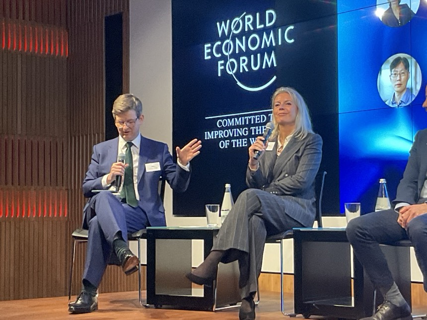 Prof. <a href="/Rob__Miller/">Rob Miller</a>, Director of Whittle Laboratory, moderating the opening panel on the future of flights at WEF Aviation Day in Geneva. Panel include Karine Guenan <a href="/Airbus/">Airbus</a>, Jesús Caballero Pinto <a href="/SOFIAirport/">Sofia Airport</a>, Han Park <a href="/Supernal_aero/">Supernal</a> and Noaman Al Adhami <a href="/alfanar_company/">alfanar | الفنار</a>
