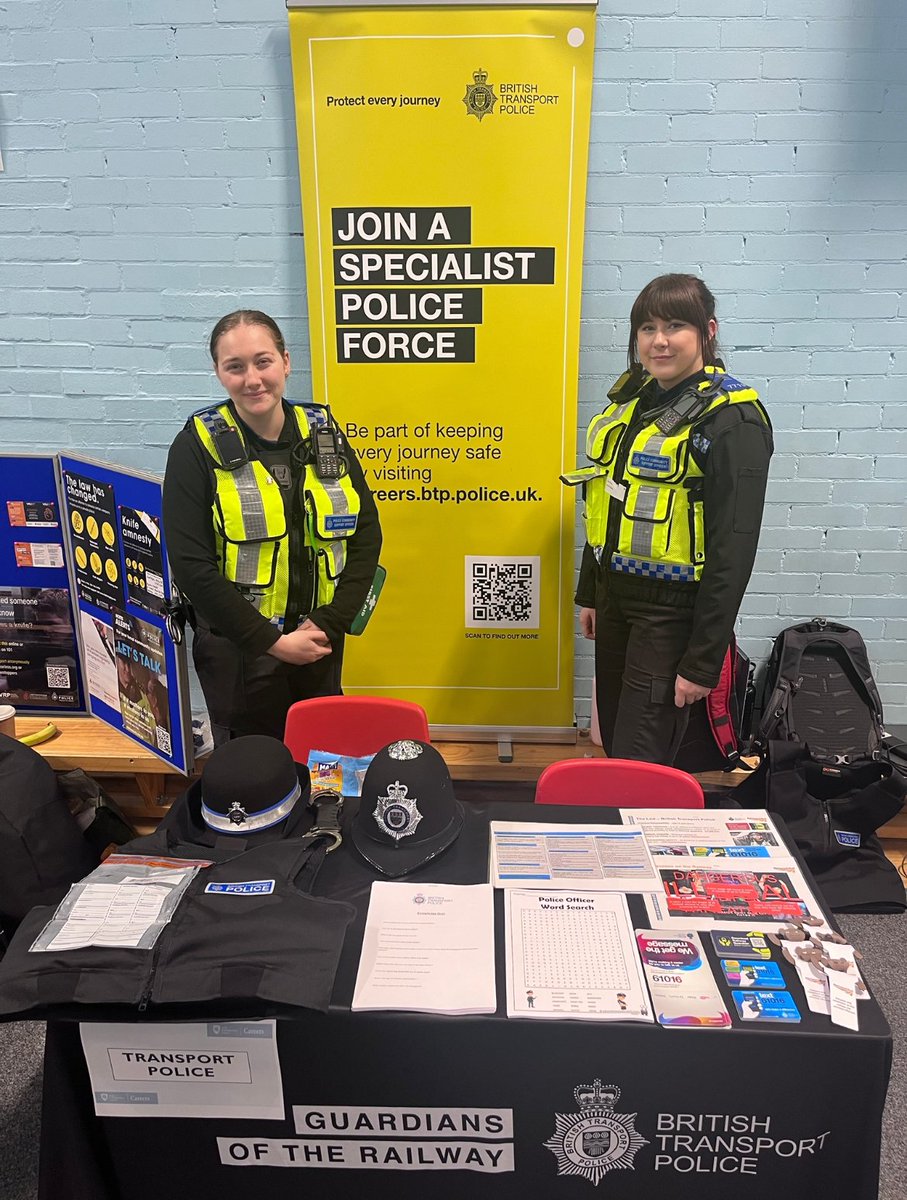 Our NPT has attended @SouthNottsAcdmy today for a Careers Fair. Officers had the pleasure of speaking to potential recruits of the future. Explaining what we do as a specialist national Police force, our roles, and what training school could be like @BTPcareers @BTPRecruits