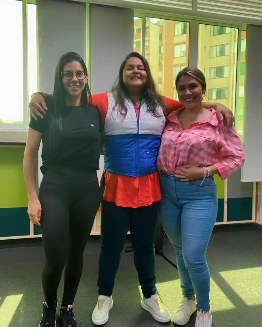 verooliveros's tweet photo. Encantada con la invitación, Maravillada con las nuevas instalaciones y orgullosamente Ingenieras Ambientales Uteistas "Sintoniza 101.7 el 21 de marzo 6am 🙈" https://t.co/TdIX9PUCV4