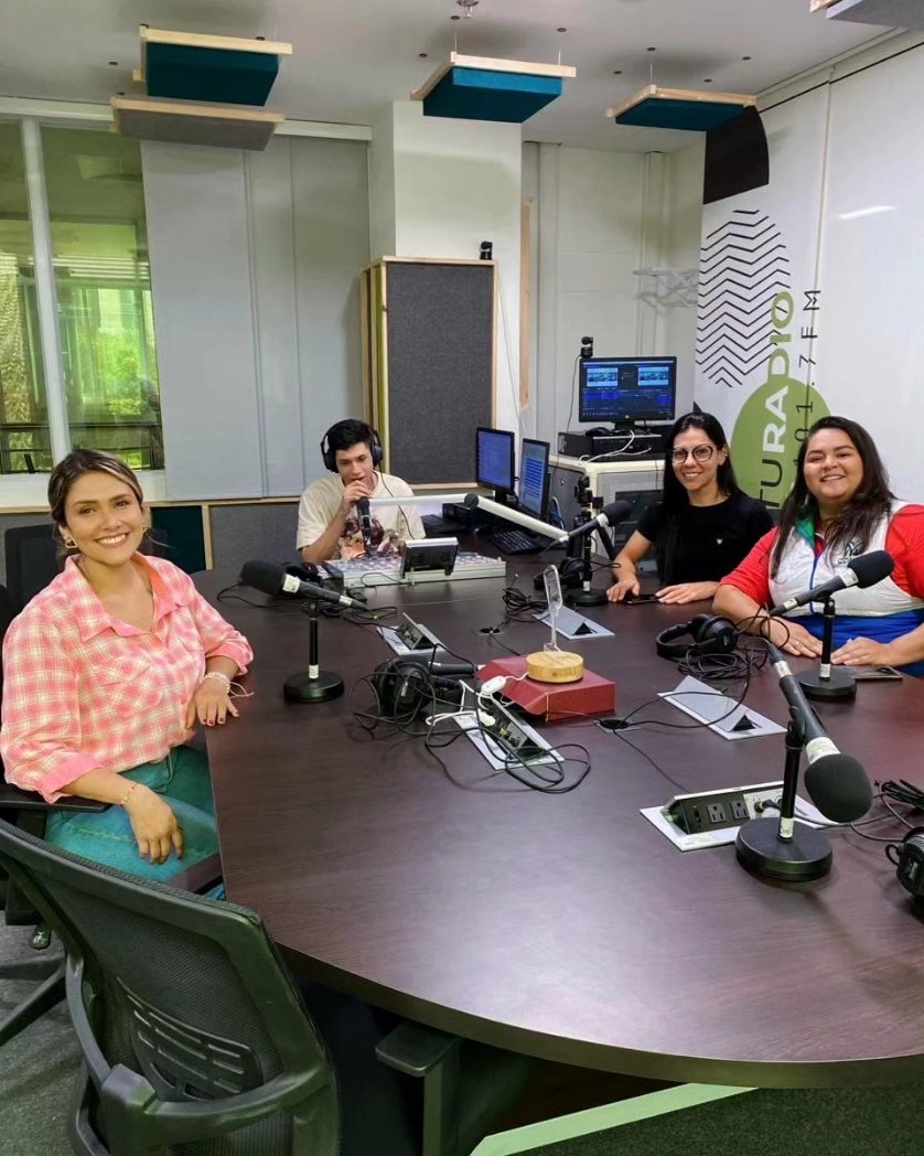verooliveros's tweet photo. Encantada con la invitación, Maravillada con las nuevas instalaciones y orgullosamente Ingenieras Ambientales Uteistas "Sintoniza 101.7 el 21 de marzo 6am 🙈" https://t.co/TdIX9PUCV4