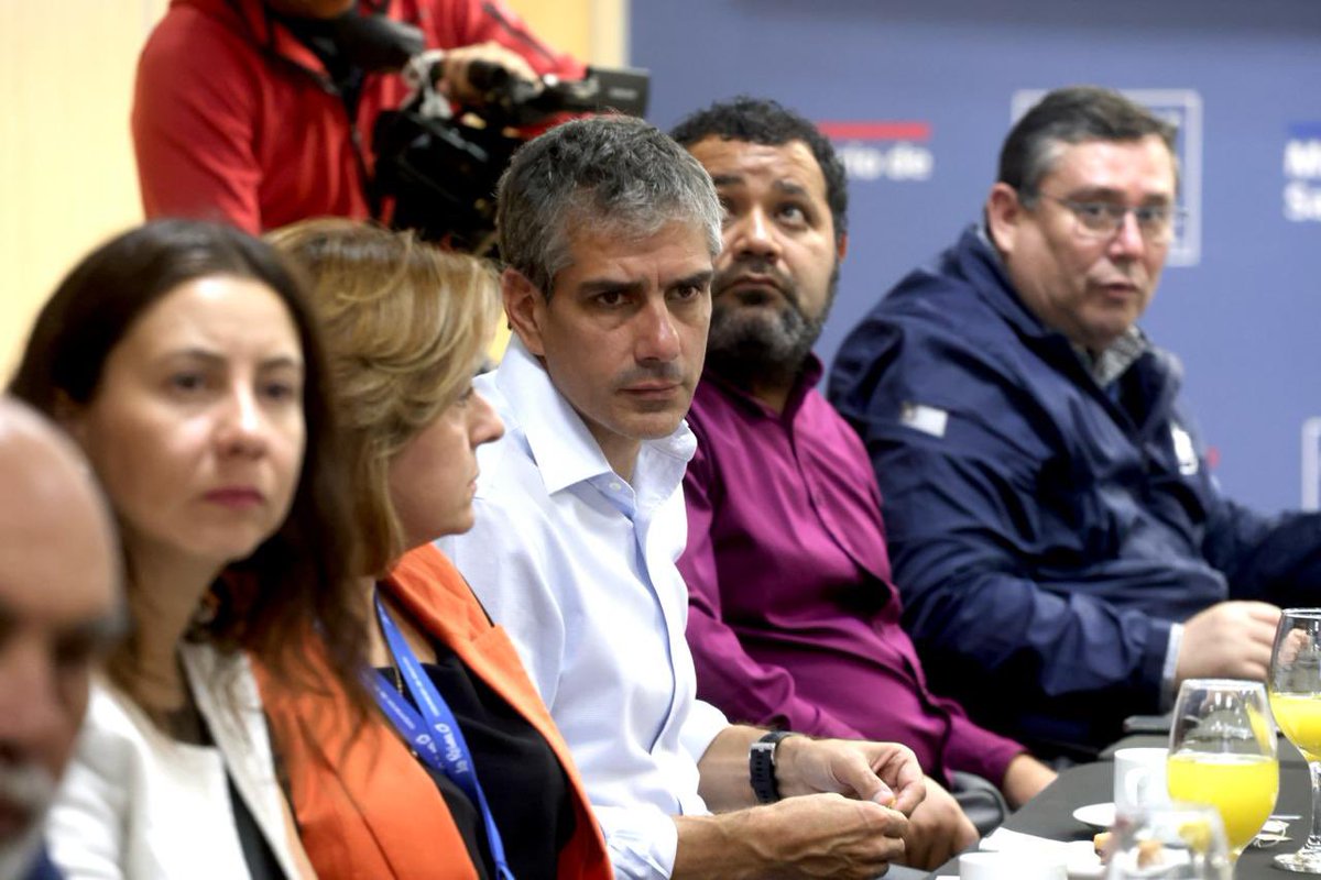 Queremos partir la #CampañaInvierno con la mayor coordinación posible, por eso nos reunimos con <a href="/AChMChile/">ACHM Asociación Chilena de Municipalidades</a> <a href="/AmuchChile/">AMUCH - Asociación de Municipalidades de Chile</a> y <a href="/AMUR_CHILE/">Asociación de Municipios Rurales</a> para explicarles la estrategia que tenemos en cuanto a vacunación de influenza y lograr que la población esté lo más protegida posible en invierno.