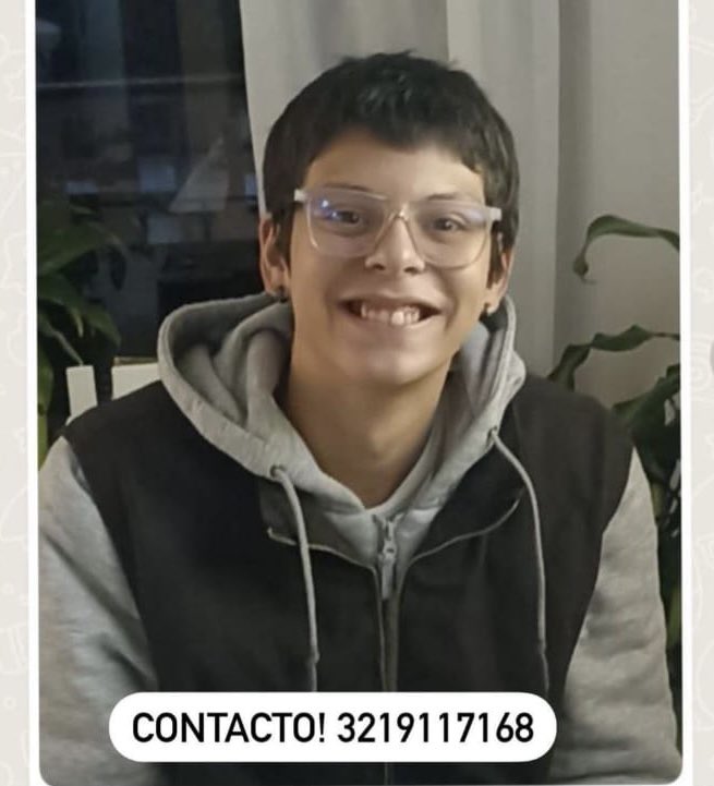 Paolaasierram's tweet photo. #DESAPARECIDO en Bogotá .. Carlos Arturo Gonzales salió de su casa en la calle 12c con 71 a las 4 de la tarde sin celular. Desde ayer no se sabe nada. Lleva un buzo verde claro, jeans oscuros, tennis grises oscuros y un gorro de lana negro. Contacto 3219117168 RT por favor https://t.co/BEbIZkWLo2