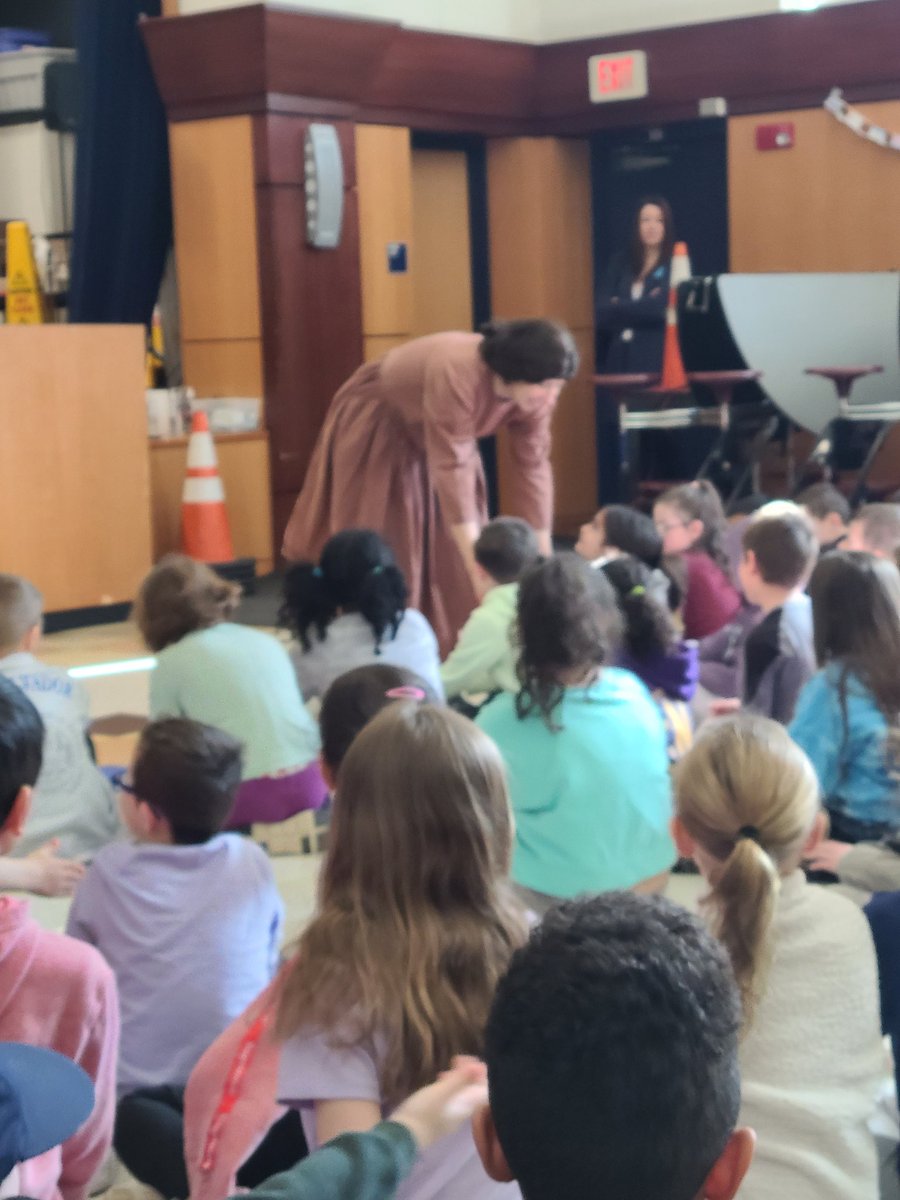 ColleenMehigan's tweet photo. Thank you @HHSPTOLynnfield for the excellent enrichment program about the inspiring life of Helen Keller from Sheryl Faye Presents Historical Women! https://t.co/9HKrJkNj3s