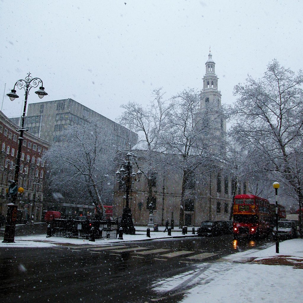TBT - Snowy London ❄️ since it is very snowy today! 

#London #LondonCalling #LondonEngland #Snowday #SnowyLondon #WinterinLondon #LondonSnow #LondonBus #LondonStreet #tbt #photographer #photography #travelphotography