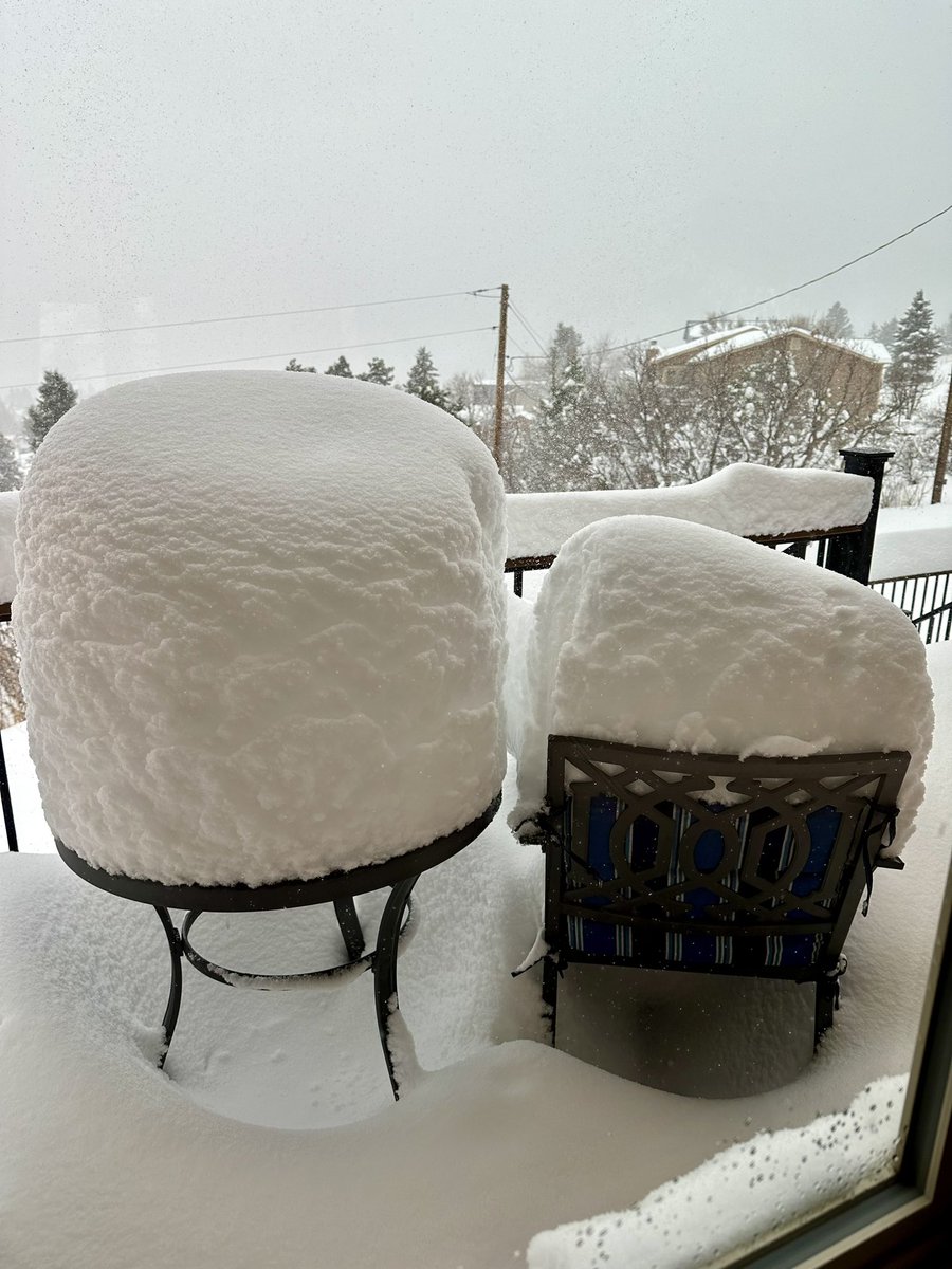 We lost the pile on the railing but the little table has a nice snow marshmallow developing. Snow is heavy and wet. 30F at 2pm. Palmer Lake. #cowx @LukeVictorWx @heydebigale @BrianBledsoe @BianchiWeather