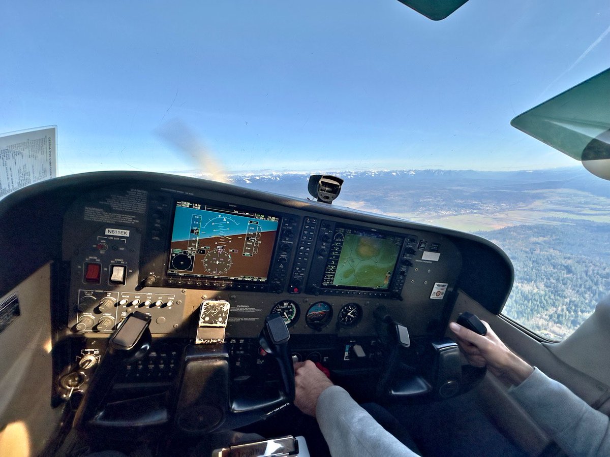 Next up in our Flying with Francis series: Maintaining currency! including some Boeing Field patternwork and amazing views around the western Washington area. Full story: airlinereporter.com/2024/03/learni…