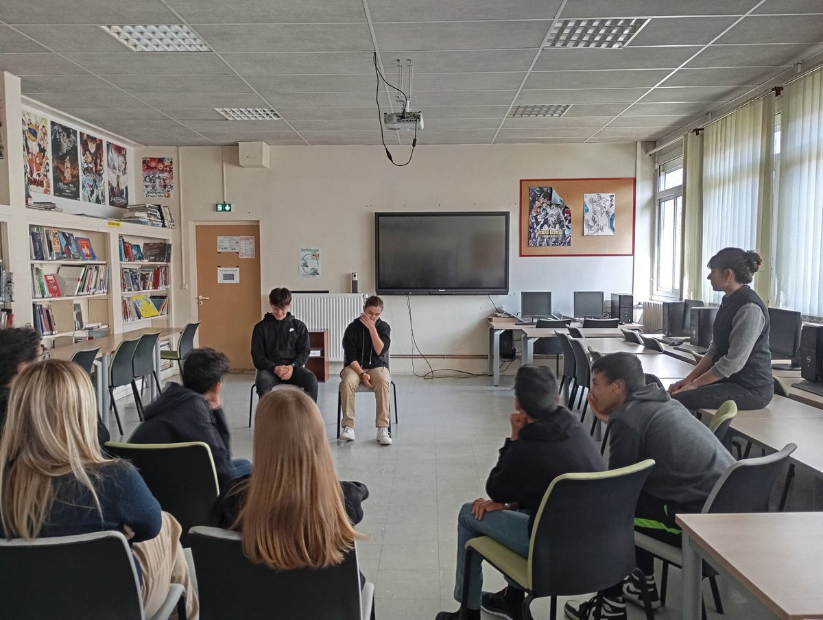 JeanRostandGers's tweet image. Avec des répétitions à l&apos;intérieur et à l&apos;extérieur pour nos élèves de 4eme du @JeanRostandGers ! ☀️🎭 Et une thématique &quot;love love love 💞&quot;
#peac #projettheatre @dsden_32 @MostafaFourar @farid_djemmal  @ia_ipr_lettres @MissionLde