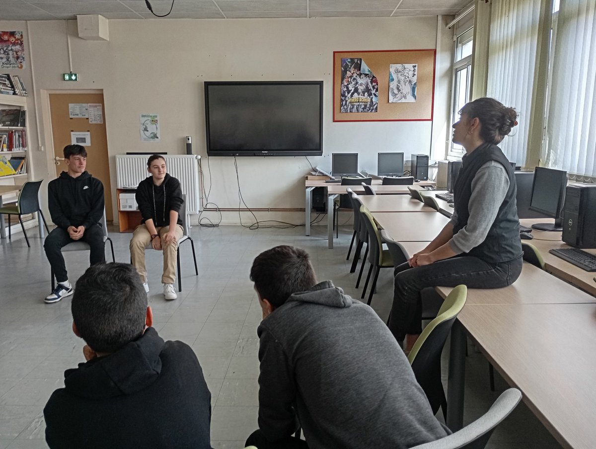 JeanRostandGers's tweet image. Avec des répétitions à l&apos;intérieur et à l&apos;extérieur pour nos élèves de 4eme du @JeanRostandGers ! ☀️🎭 Et une thématique &quot;love love love 💞&quot;
#peac #projettheatre @dsden_32 @MostafaFourar @farid_djemmal  @ia_ipr_lettres @MissionLde