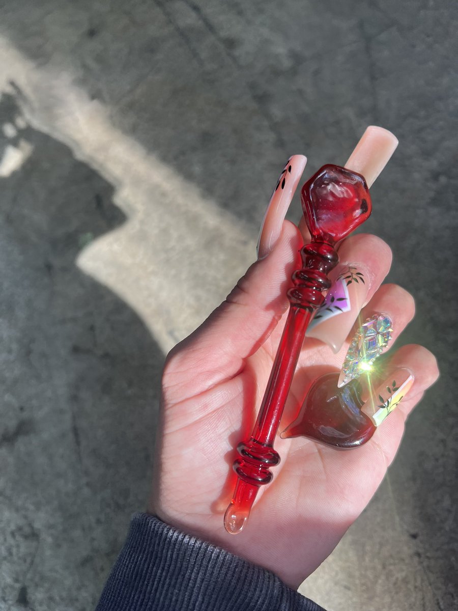ClarisaCorin's tweet photo. Made my first dabber in like 7 years lol. I’ll stick to the solid hearts and diamonds 😂 https://t.co/578PZ8FMMP