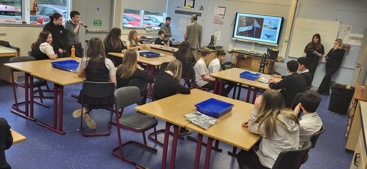 Some more of our @YoungSTEMLeader leading a STEM acvitity on buoyancy, to their peers today. Great work girls. @BannermanHigh