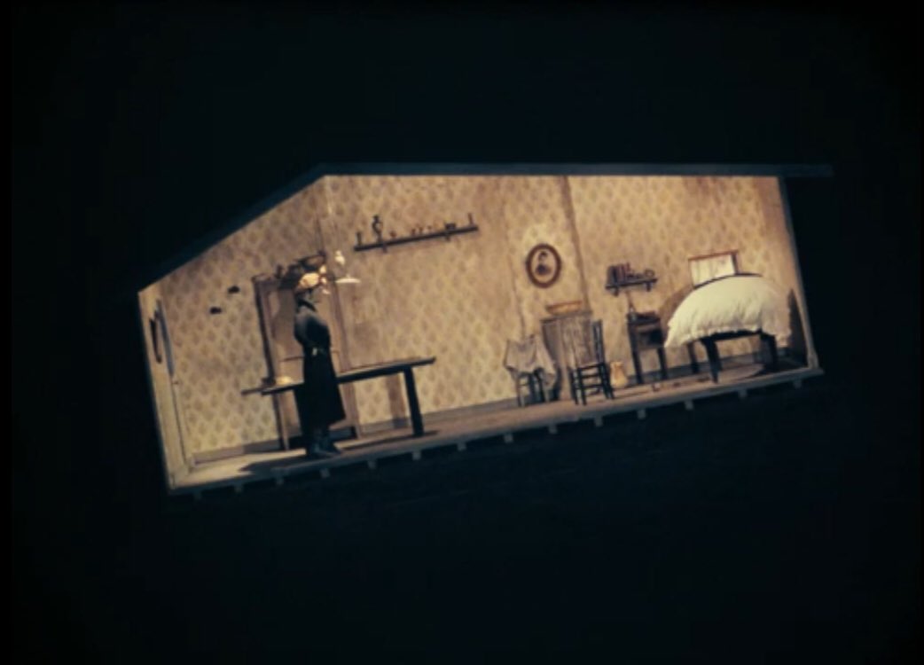 Tonight is your last chance to catch singular oddity L’ANGE at Anthology Film Archive - I know the Quays made live action movies but this feels like an actual live action interpretation of their stop motion with a far harsher (in a good way!) score 

anthologyfilmarchives.org/film_screening…