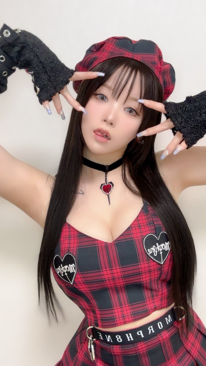 あおちゃんこ 黒髪初お披露目は蛇喰夢子風でした🐍💸 黒髪好きな人は🐈‍⬛ 金髪好き