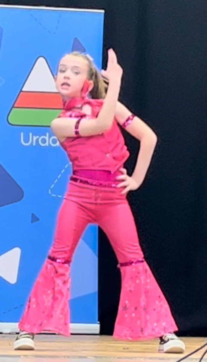 🥈Llongyfarchiadau i aelodau grwp Seithenyn bach am ddod yn 2ilyn yr eisteddfod ddawns.🌟
🥉Hefyd i Casi am ddod yn 3ydd yn y dawnsio disgo! #plantosprysur #creadigol #clocsio
