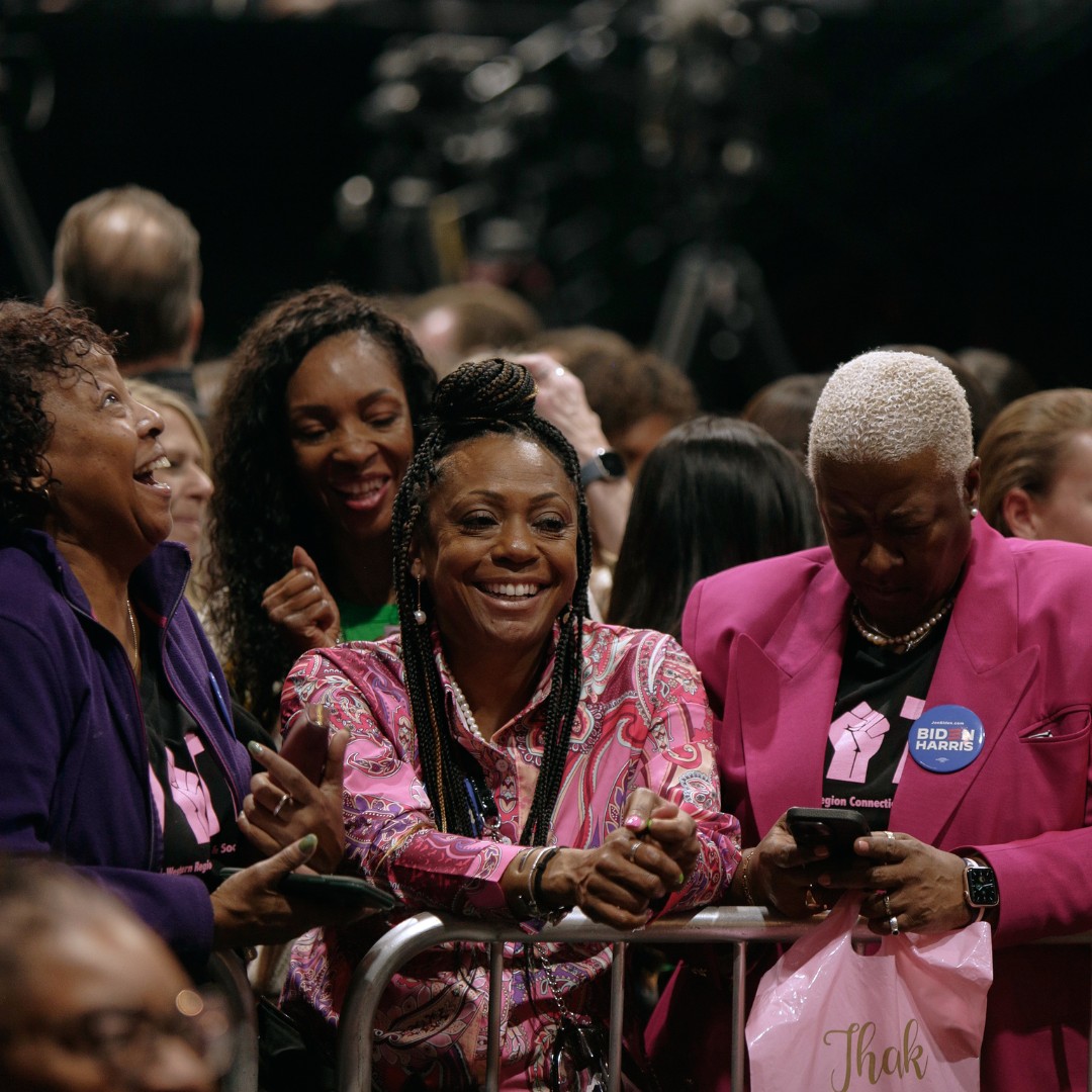 Kamala Harris tweet media