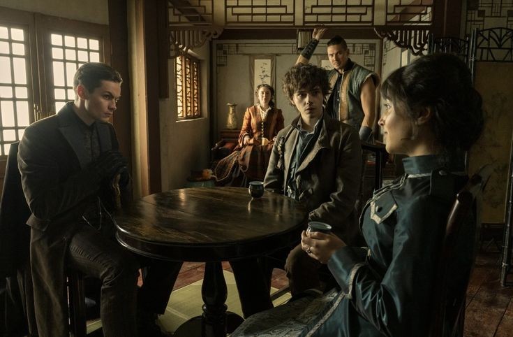 sixofcrowsxm6's tweet photo. Even without reading the whole question i say Shadow and Bone, because that's a really successful show that would interest even a non- reader to go and read the books as well❤️‍🔥🗡. And it deserves to live on🖤
#SaveShadowAndBone #SixOfCrowsSpinoff #KorolRezni https://t.co/0JIe3APSJU