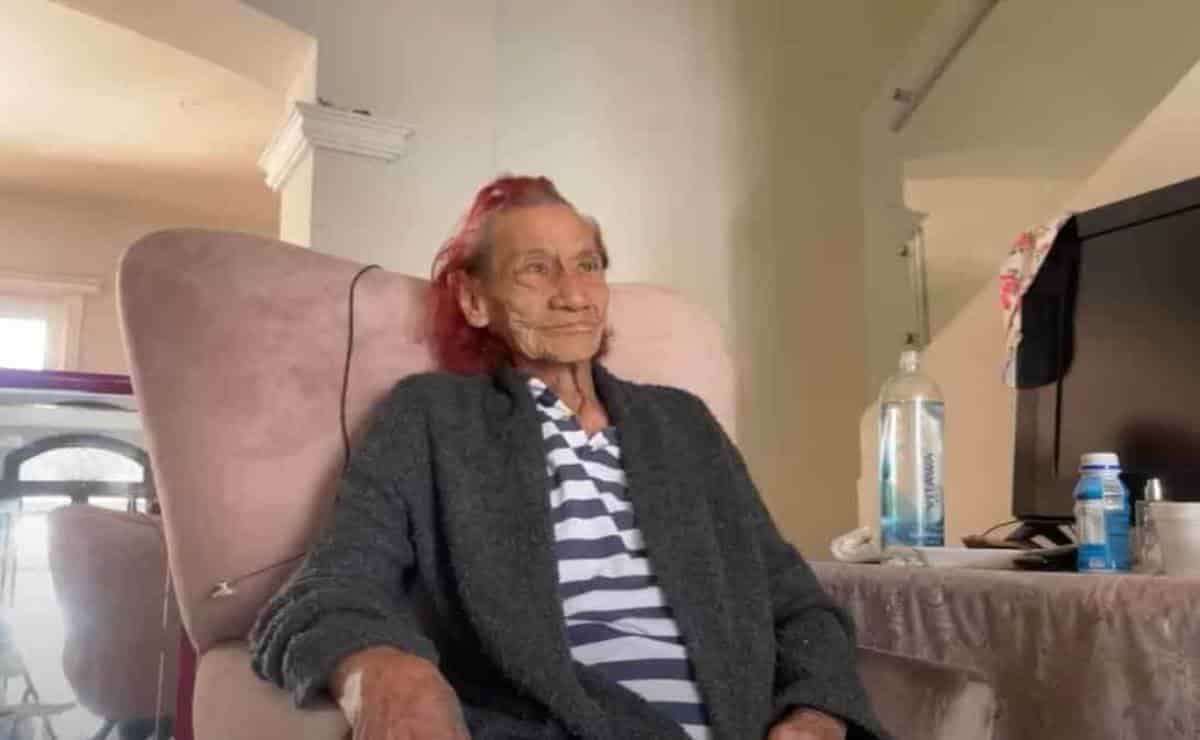 luznoticiasmx's tweet image. La Gilbertona veía mucha gente a su alrededor antes de morir. Días antes de fallecer, el #famoso personaje #sinaloense revelo que veía muchas personas a su alrededor, pero no sabía si estaban vivos o muertos. 👇