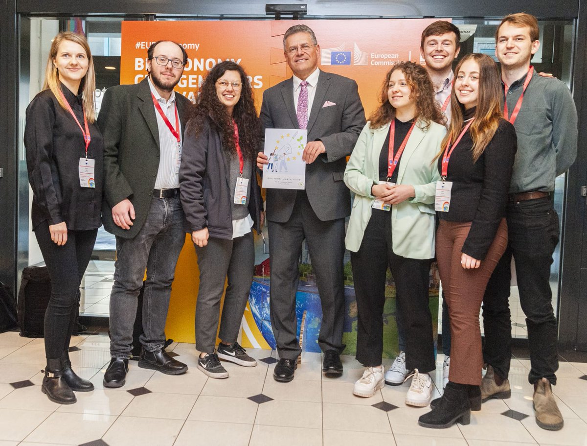 🗣️ Wonderful two days of engaging conversations at #EUbioeconomy #Changemakers festival. The #youth ambassadors delivered the Bioeconomy Youth Vision to the VP executive at @EU_Commission. 
Link in comments ⬇️