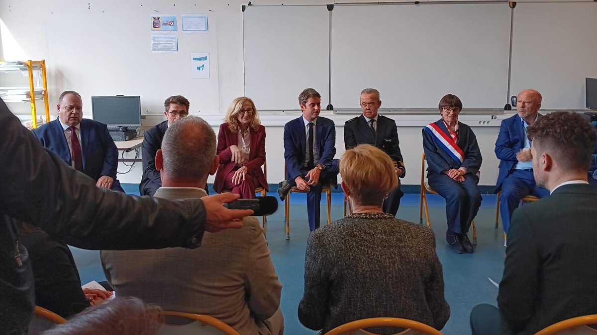 ac_orleanstours's tweet photo. Aujourd'hui, le Premier ministre @GabrielAttal et la ministre de l'Éducation nationale @NBelloubet se sont rendus au @ClgMRegnier dans l'Eure-et-Loir📍
Ce collège favorise l'acquisition des savoirs fondamentaux pour élever le niveau de tous ses élèves #ChocDesSavoirs https://t.co/XcwvNnUHWb