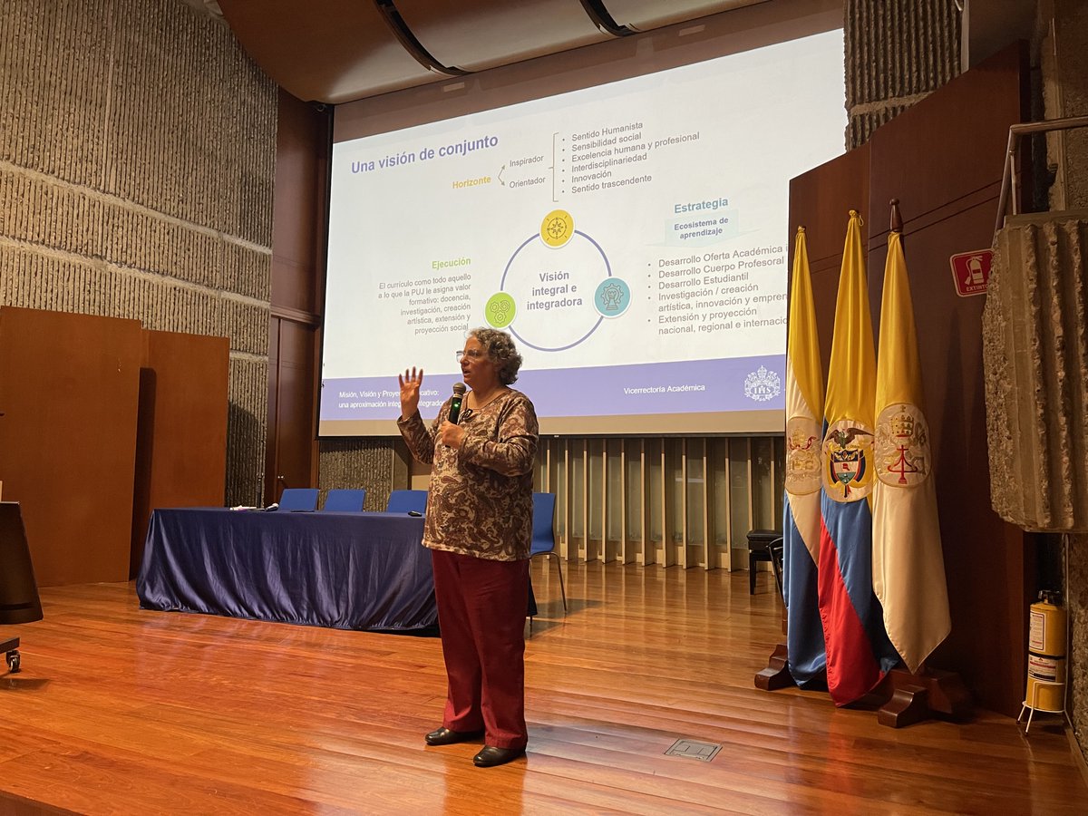 mafarahq's tweet photo. Agradezco al programa #Cardoner por invitarme a este espacio de diálogo y escucha en el que pudimos conversar, junto a los/as asistentes del encuentro, sobre la Misión, la Visión y el sentido de nuestro proyecto educativo en @UniJaveriana. 💛🤍💙 https://t.co/eKu8Tl1ZM6