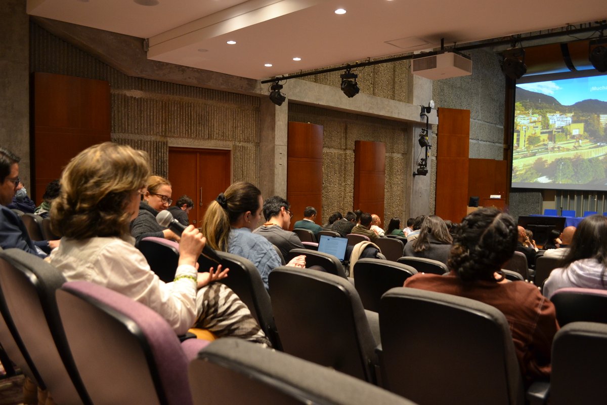 mafarahq's tweet photo. Agradezco al programa #Cardoner por invitarme a este espacio de diálogo y escucha en el que pudimos conversar, junto a los/as asistentes del encuentro, sobre la Misión, la Visión y el sentido de nuestro proyecto educativo en @UniJaveriana. 💛🤍💙 https://t.co/eKu8Tl1ZM6