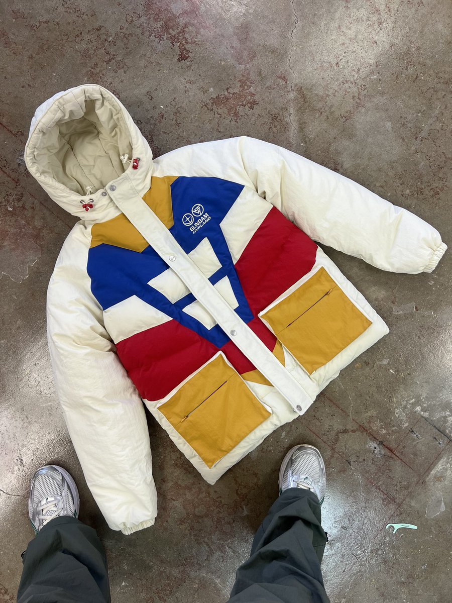 hypland's tweet photo. GUNDAM RX-78 Reversible Puffer Jacket https://t.co/lP14Ub27CE
