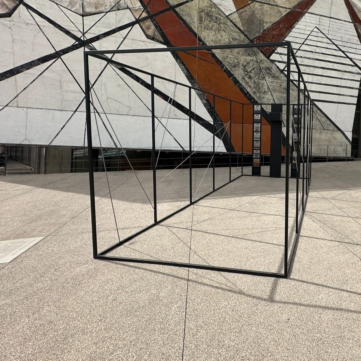 LaTallera's tweet photo. ¡Últimas semanas para visitar #DisrupciónEruptiva, exposición de Cisco Jiménez, y la obra de sitio específico #Sceleton, de Gerardo Suter! Cerrarán el domingo 31 de marzo. #CicloAméricaEspectropical #redmuseosINBAL
@bellasartesinba @redmuseosINBAL https://t.co/kpSeXaB8SI