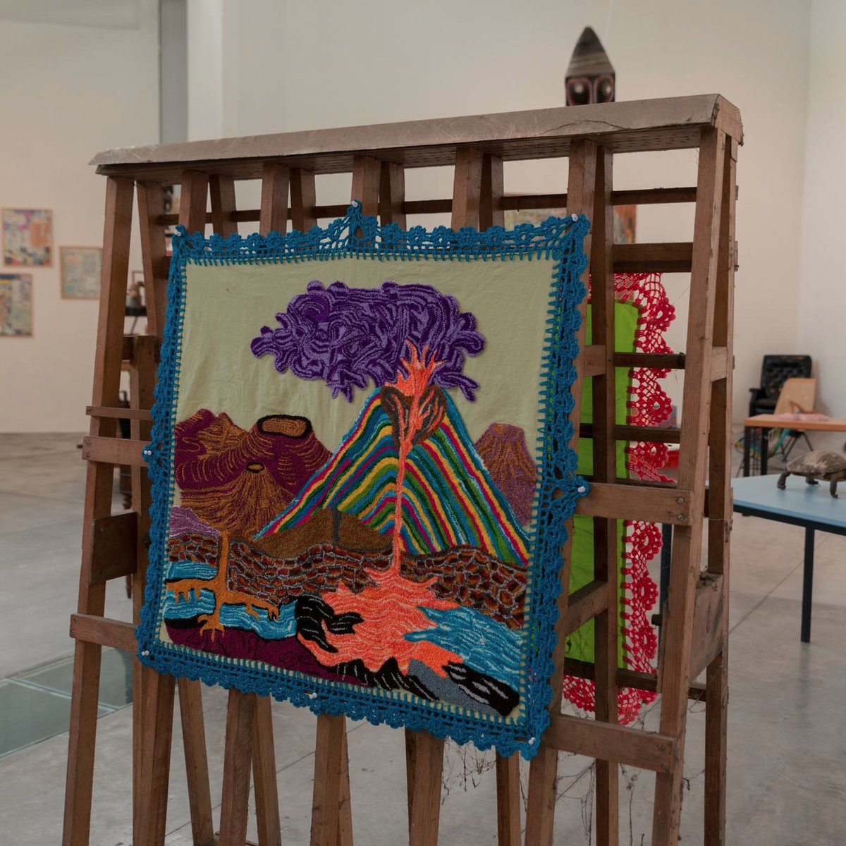 LaTallera's tweet photo. ¡Últimas semanas para visitar #DisrupciónEruptiva, exposición de Cisco Jiménez, y la obra de sitio específico #Sceleton, de Gerardo Suter! Cerrarán el domingo 31 de marzo. #CicloAméricaEspectropical #redmuseosINBAL
@bellasartesinba @redmuseosINBAL https://t.co/kpSeXaB8SI