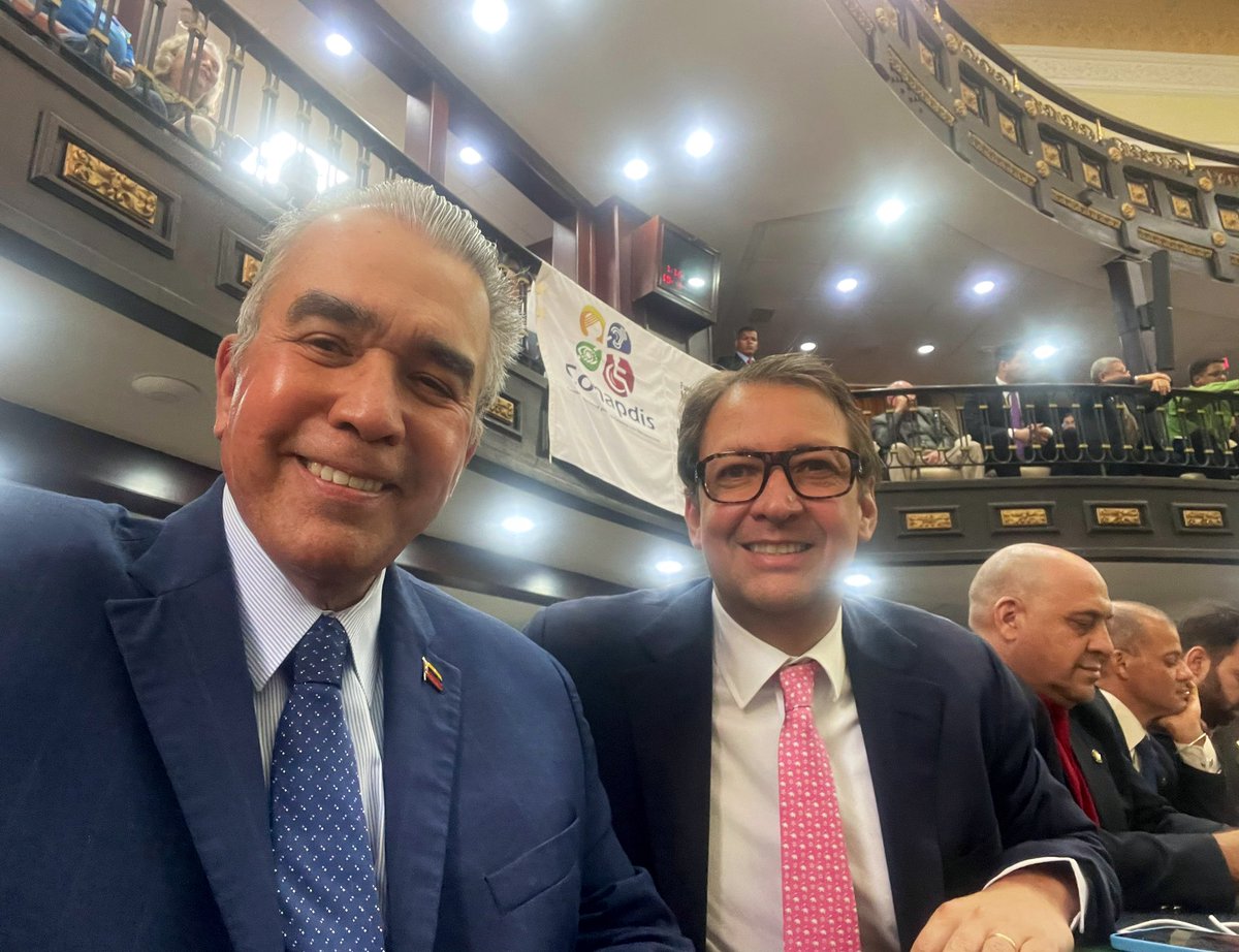 Hoy en la <a href="/Asamblea_Ven/">Asamblea Nacional 🇻🇪</a> voté afirmativamente por la “Ley
Orgánica para la inclusión, Igualdad y Desarrollo Integral de las Personas con Discapacidad” importante herramienta en beneficio y protección de venezolanos y venezolanas que merecen todo nuestro apoyo.

A mi lado, en el