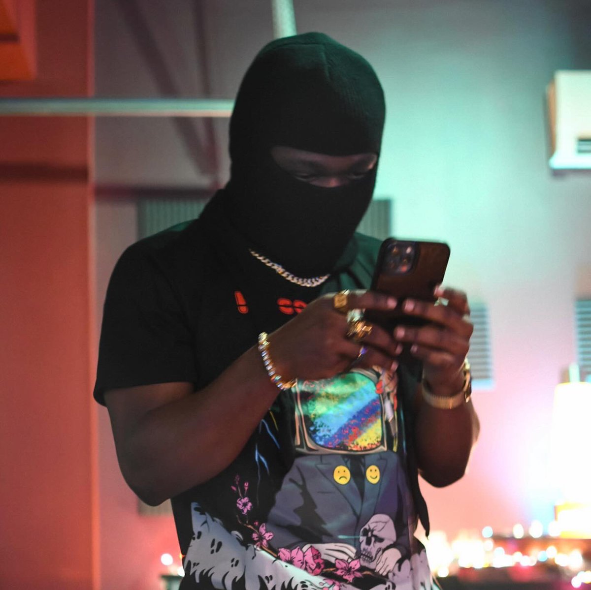 KordyBlakka's tweet photo. 1•Just released some poetic audio art 🖼️.
2•Fvk wid me for a sec 🔥👹♾️🎙️🔋
3•That’s if you can.
4•Kindly Retweet, Thank You! https://t.co/9D9N1po3y0