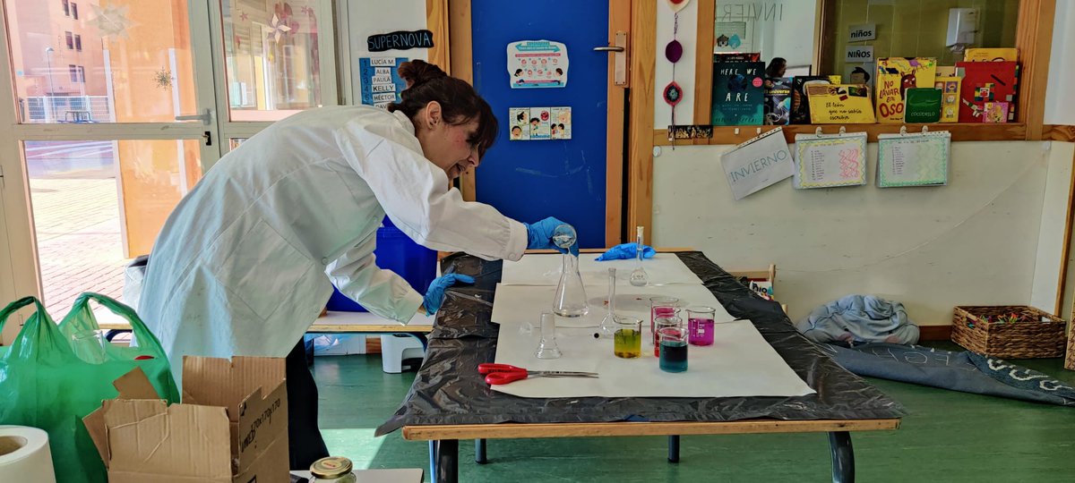 CEIP_VFerrer's tweet photo. En infantil 5 años nos hemos quedado con la boca abierta viendo los experimentos científicos que nos ha mostrado hoy la mamá de un compañero. Gracias por venir, ha sido un día especial y muy interesante. @CEIP_VFerrer https://t.co/qXHQZhmiid