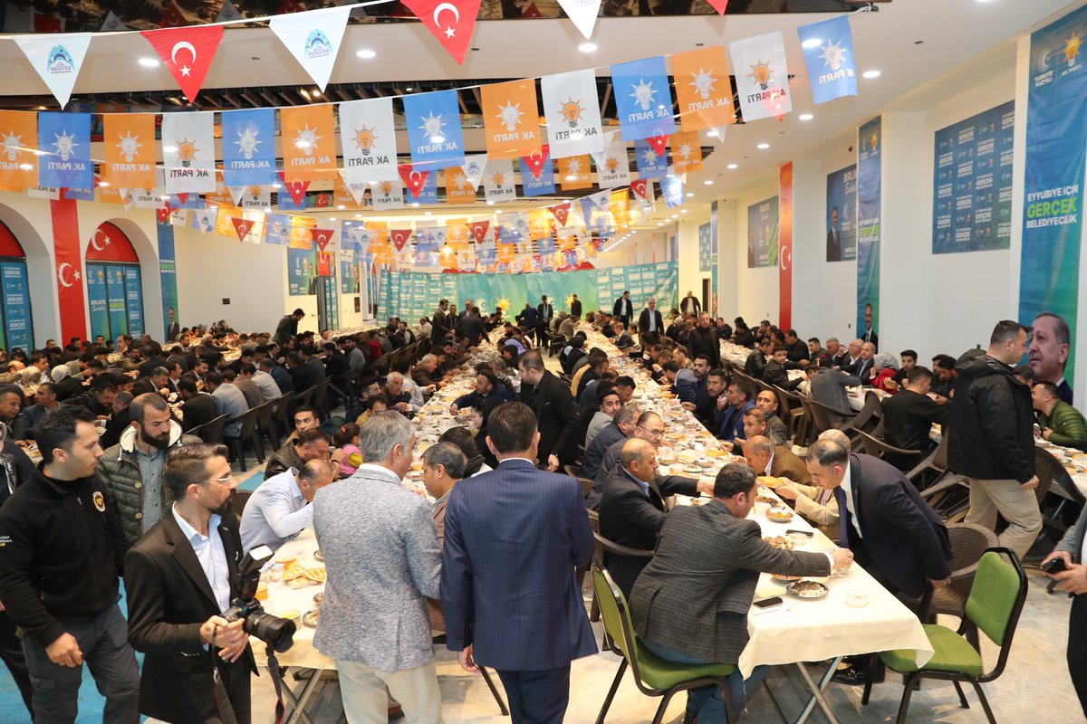 📌Şanlıurfa/ Eyyübiye

TBMM Başkanvekilimiz Bekir Bozdağ, önceki dönem Milletvekilimiz İ.Halil Yıldız, AK Parti MKYK Üyemiz Mehmet Ali Kurt, İl Başkanımız Ali İhsan Delioğlu, İlçe Bakanımız Mehmet Moğal, Kadın Kolları Başkanımız Gülten Balcı, Gençlik Kolları Başkanımız Hamza