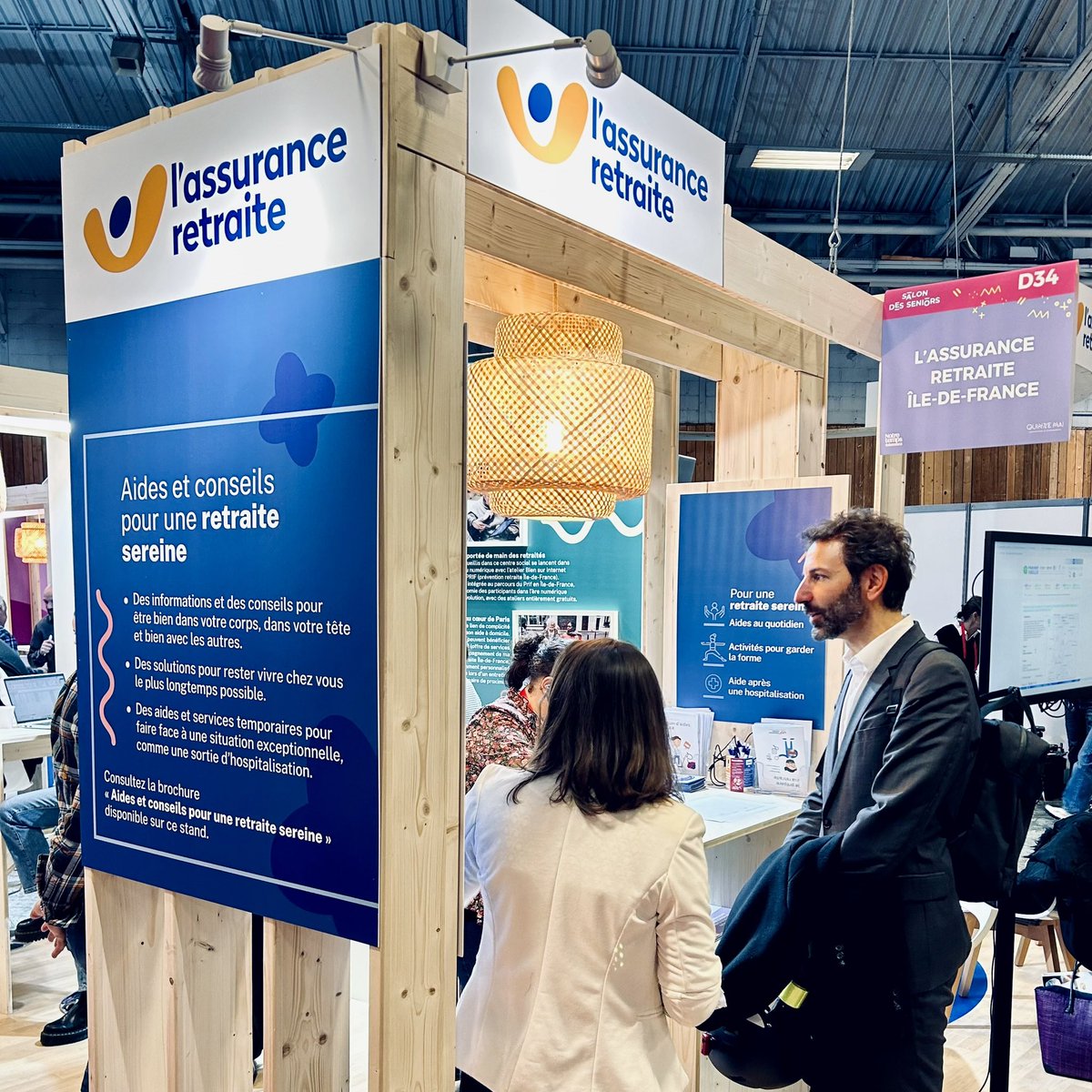 Ravi d’avoir pu me rendre aujourd’hui au #SalonDesSeniors et merci aux équipes de <a href="/L_ARetraiteIDF/">L'Assurance retraite Île-de-France</a> présentes sur place pour répondre aux questions des assurés et les aider au mieux dans leur préparation à la retraite.
#LAssuranceRetraiteIDF <a href="/Salon_seniors/">Le Salon des Seniors</a>