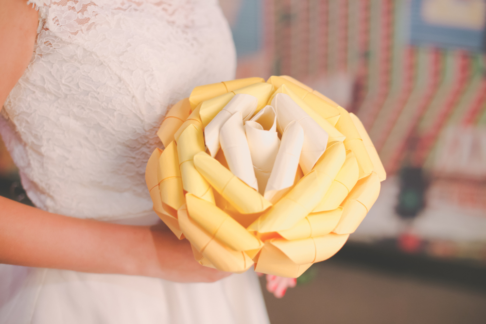 OrigamiBoutique's tweet photo. Shiny and bright, this giant bouquet in ombre yellow is just stunning... https://t.co/7fVv06DVNo https://t.co/mdaEntIq98