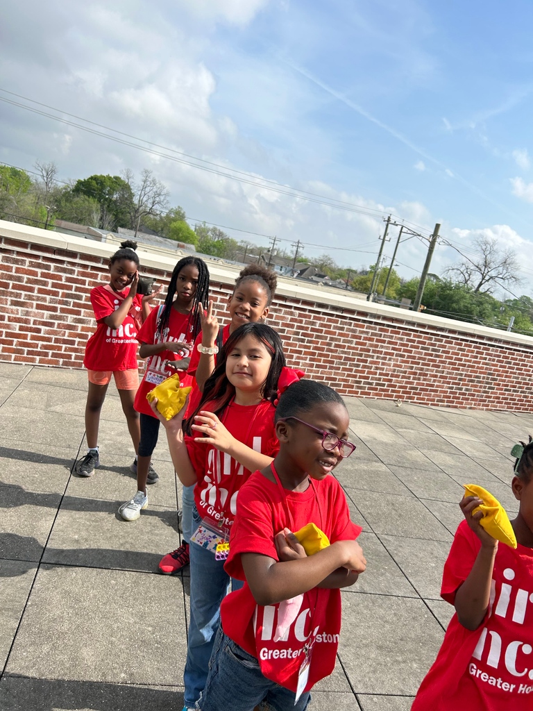 Our EastEnd littles came in full of energy today! Perfect day for field games!!!! L

#campsmartspringbreak #strongsmartbold #progirl #fieldday #youthdevelopment