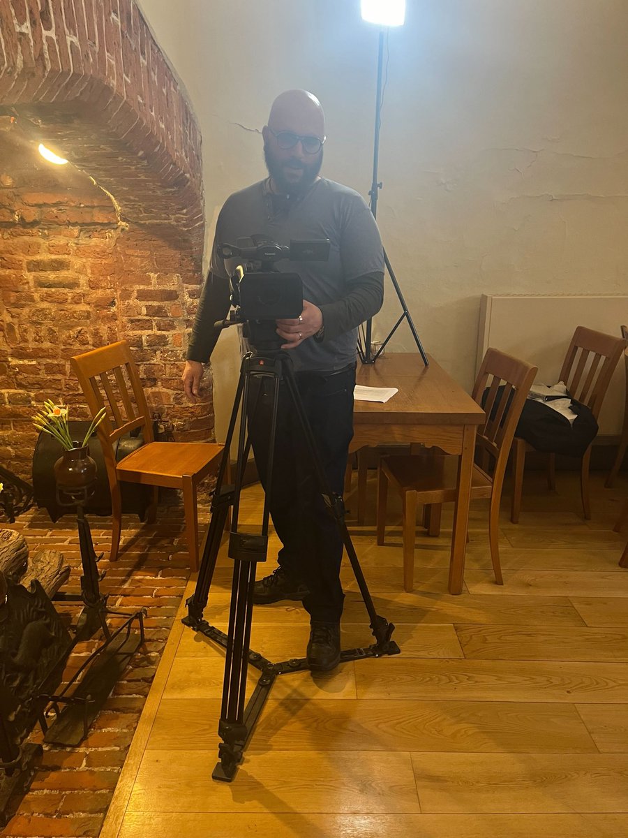 Great fun filming a video to showcase @dorothy_app & how it can help people living with dementia navigate their community independently. Thanks to our Community Board acting stars & @EastburyManor for hosting us. @LPDementia @ShedtoMars @TheLondonVidCo