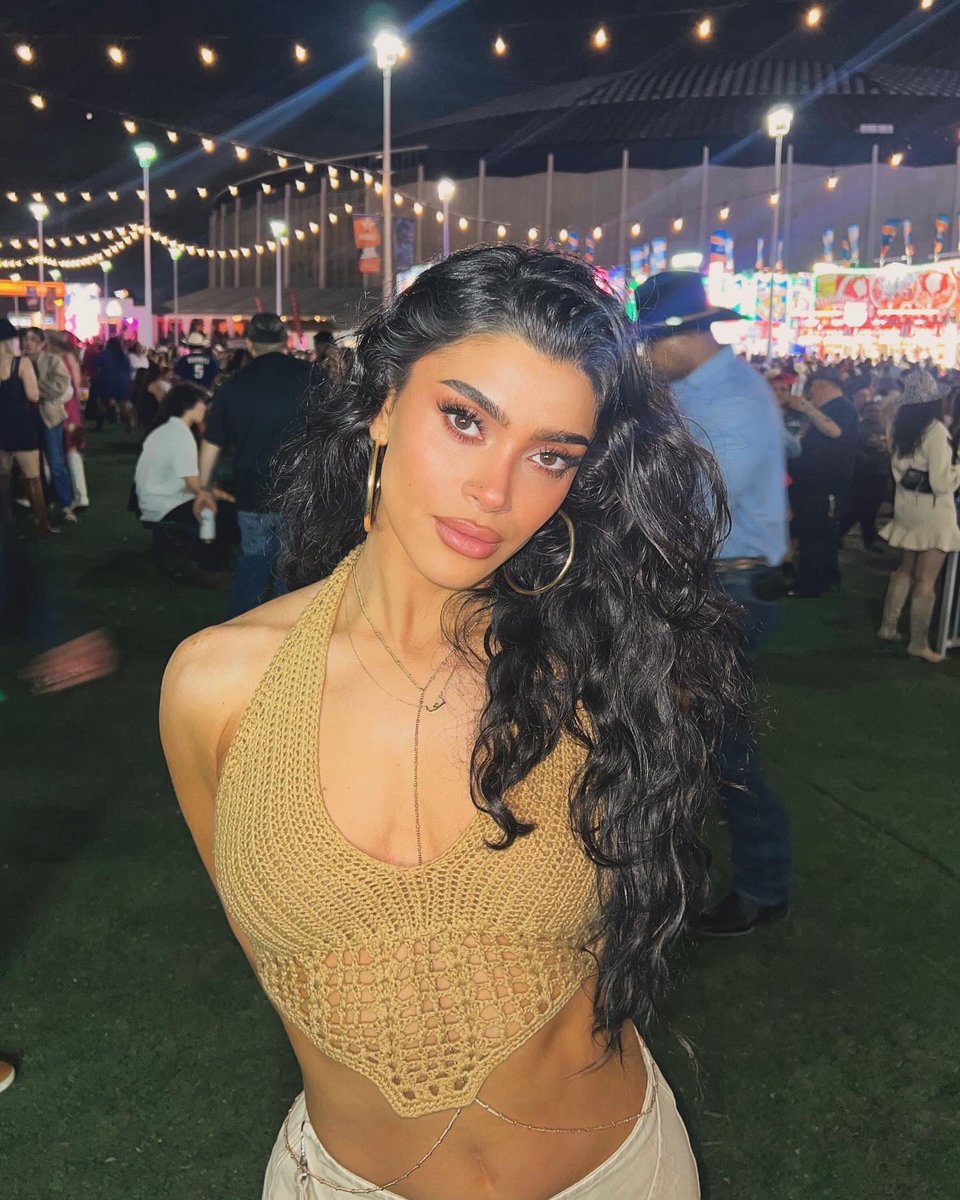 MissSafadi's tweet photo. Officially a rodeo girl. https://t.co/ha1toPttQ6