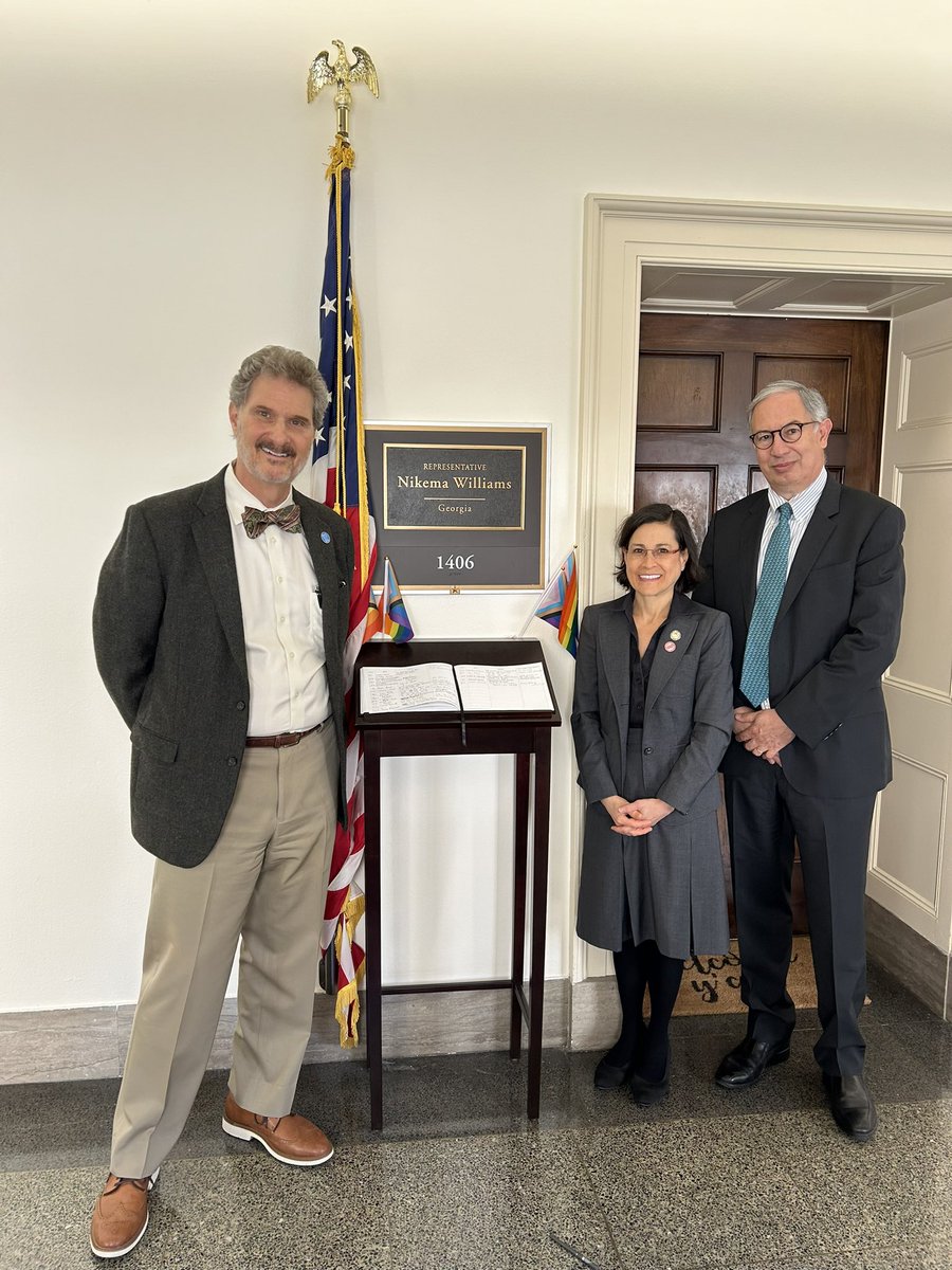 IDSA Immediate Past President @CarlosdelRio7, @anditwitts and Robin Dretler, MD, FIDSA, met with Congresswoman @NikemaWilliams this afternoon to discuss the #AMR crisis and the importance of the PASTEUR Act. #IDSAAdvocacyDay