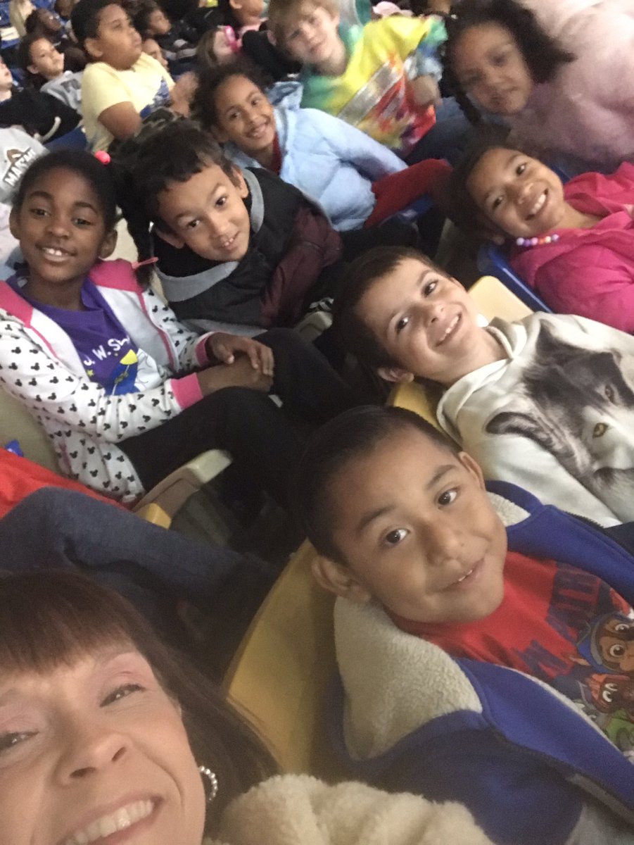 firstofcourse1's tweet photo. Fayetteville Marksmen Educational Hockey Game field trip!!! @SeabrookBobcats https://t.co/al8fVPUSeg