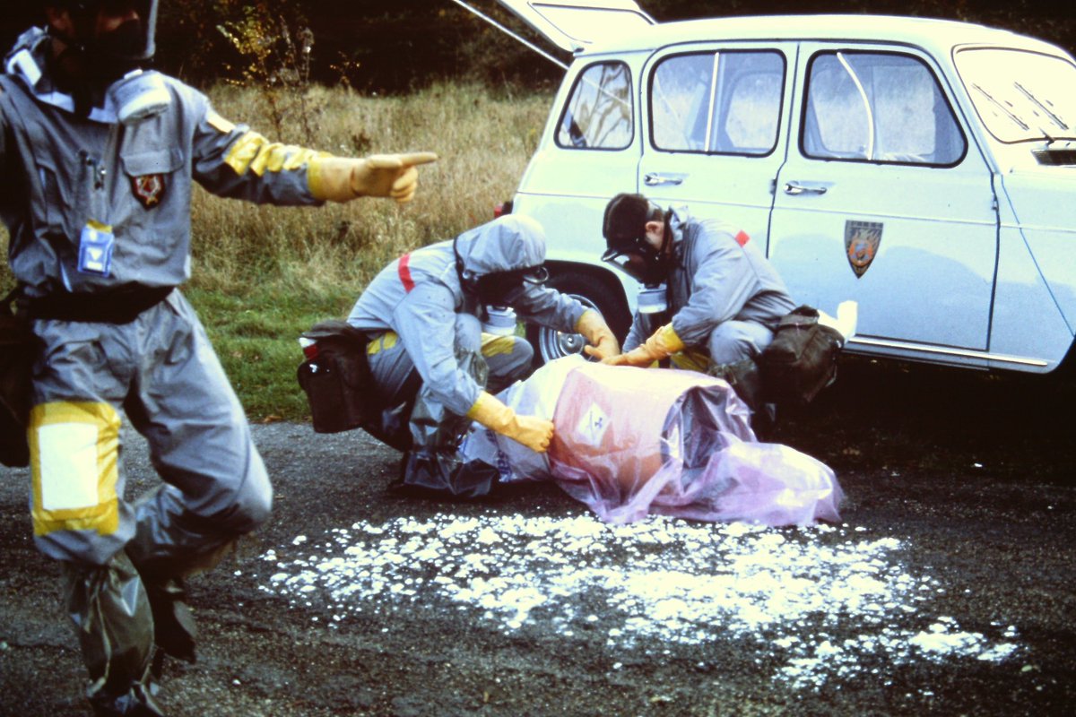 riisc_7's tweet image. 1978 marque un tournant dans l’histoire des #FORMISC
Sous le commandement du colonel Battesti, 3️⃣ spécialités qui sont toujours au cœur de nos missions sont créées :

-Le détachement d’intervention héliporté
-La cellule cynotechnique
-La cellule mobile d’intervention radiologique