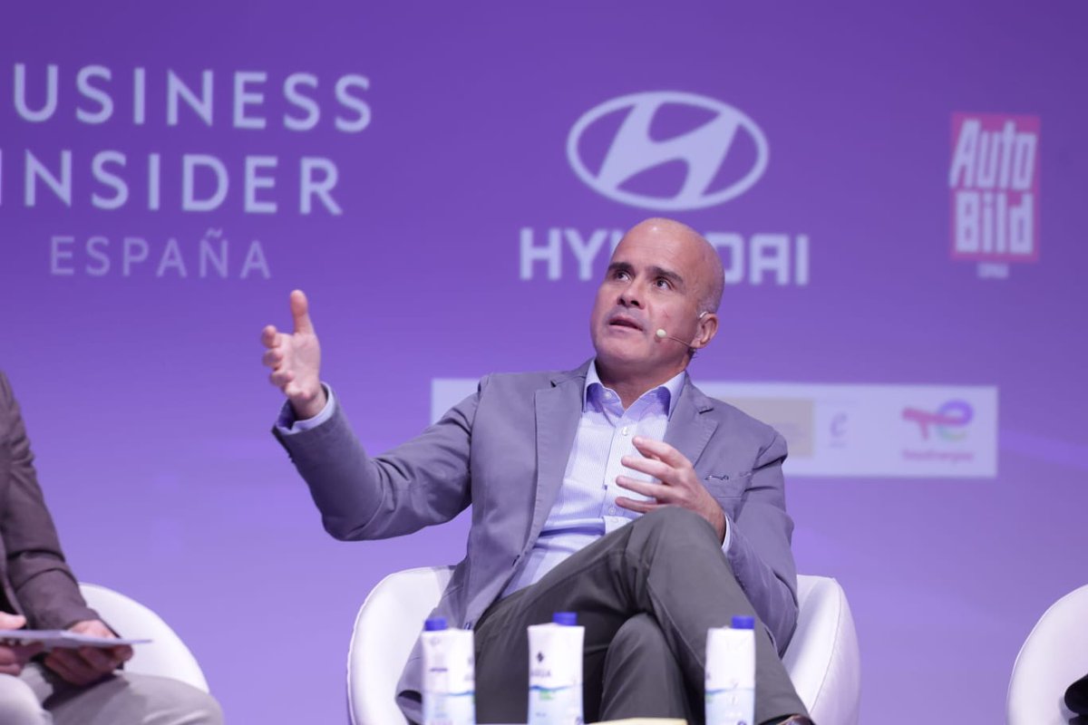 BIEspana's tweet image. 🔴 En directo | #MobilityTalks

🗣️ José María de la Fuente (@MicrosoftES): "El cloud computing permite dotar de la flexibilidad necesaria a las organizaciones como para proveer nuevos servicios de forma dinámica sin grandes inversiones"

Síguelo aquí: youtube.com/watch?v=m37Ihp…