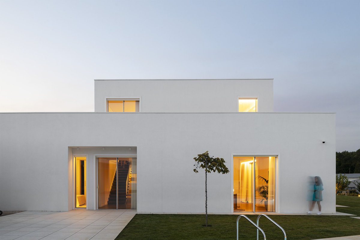 Arqenblanco's tweet photo. Casas en Valongo - FelixARQS
Imagen: Pedro Machado
________________________________
#felixarqs #pedromachado #valongo #portugal #arquitecturaportuguesa #arquitecturaportugal #arquitecturaenblanco #arquitectura #proyecto #archdaily #architectureinwhite #whitearchitecture https://t.co/dRf1HTPBso