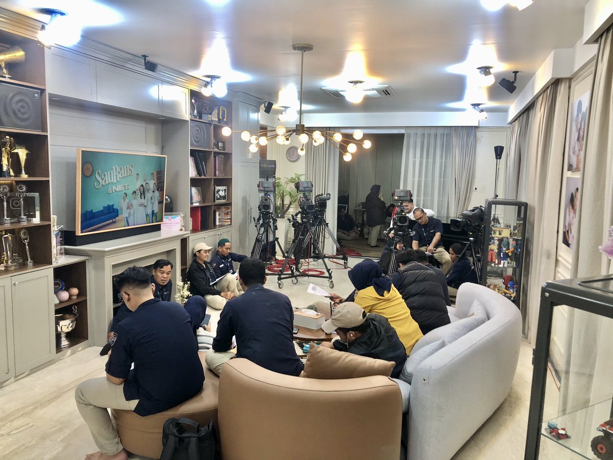 🧑🏻 : Gak kerasa ya bulan puasa tahun ini..
👨🏻‍🦱 : Kerasa banget ini pinggang